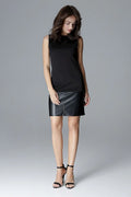 Robe courte noire similicuir chic élégante sans manches ajustée mode féminine tenue soirée raffinée