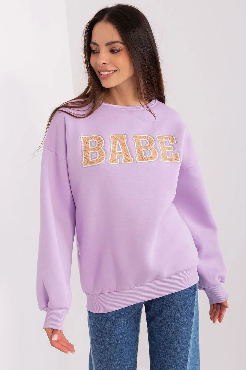 Sweatshirt pour femme style casual manches longues couleur violet pastel embroidery 'BABE' coton polyester