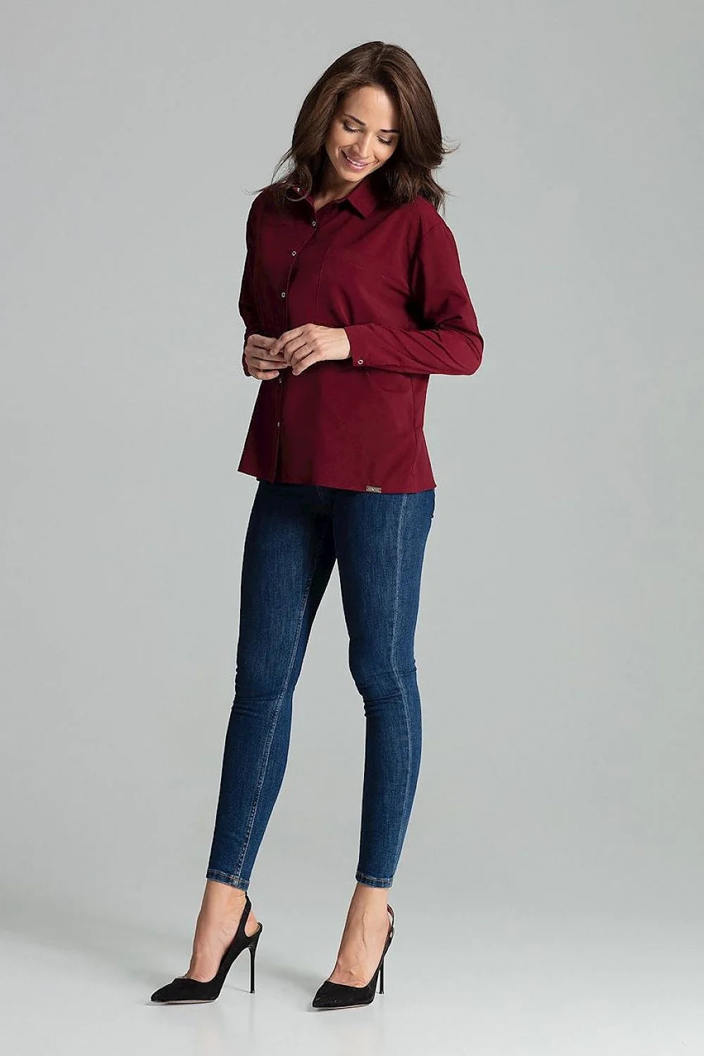 Chemise élégante pour femme en tissu fluide beige manches longues style classique et polyvalent