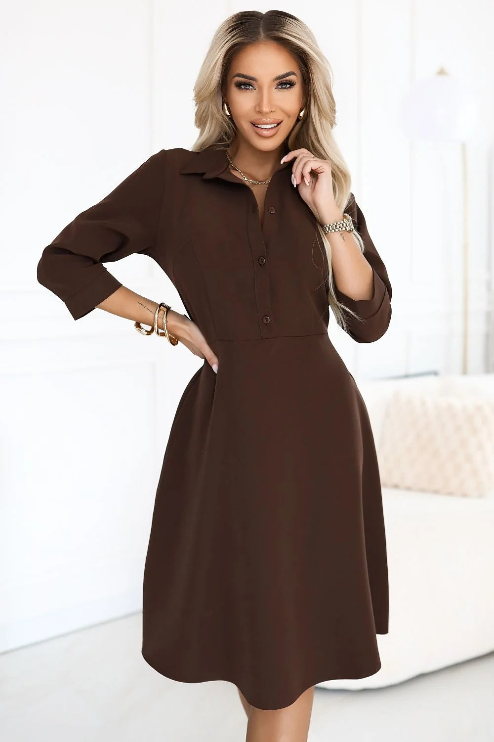 robe chemisier midi marron chocolat tailleur ajustée taille marquée évasée col chemise boutonnage manches troisquarts poches crêpe fluide élégante polonaise