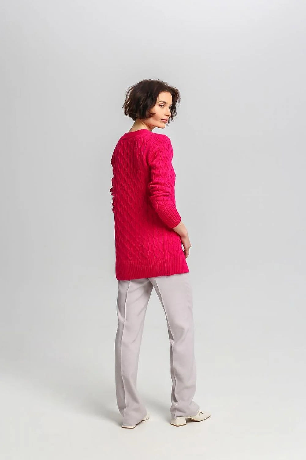 Cardigan MKM élégant long manches longues en tricot acrylique 90% laine 10% motif torsadé fuchsia vif coupe ajustée encolure V boutons métalliques pantalon assorti couleur lilas pâle femme