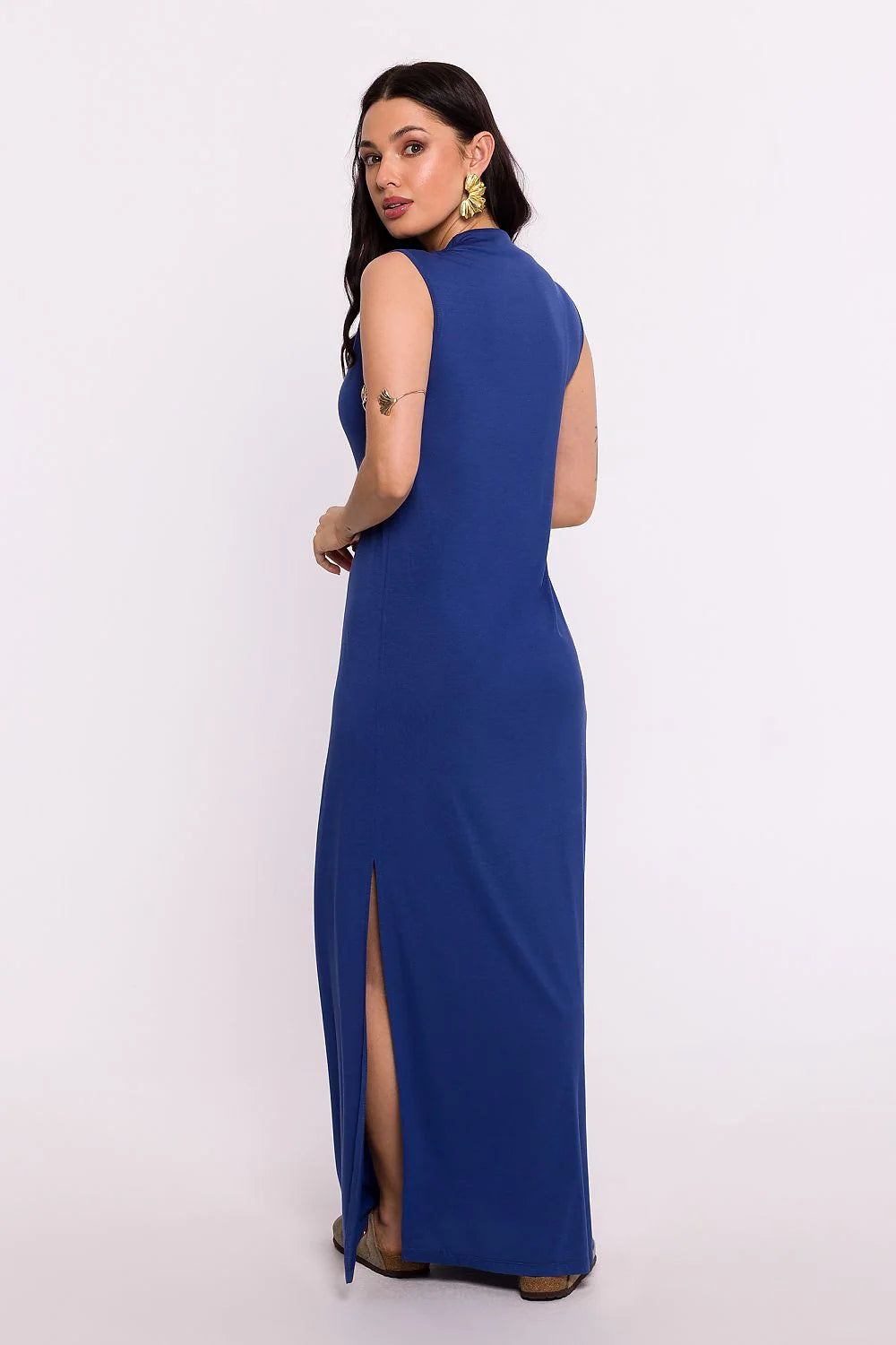 Robe de jour Be Wear longue maille viscose bleu vif encolure V sans manches bijoux dorés