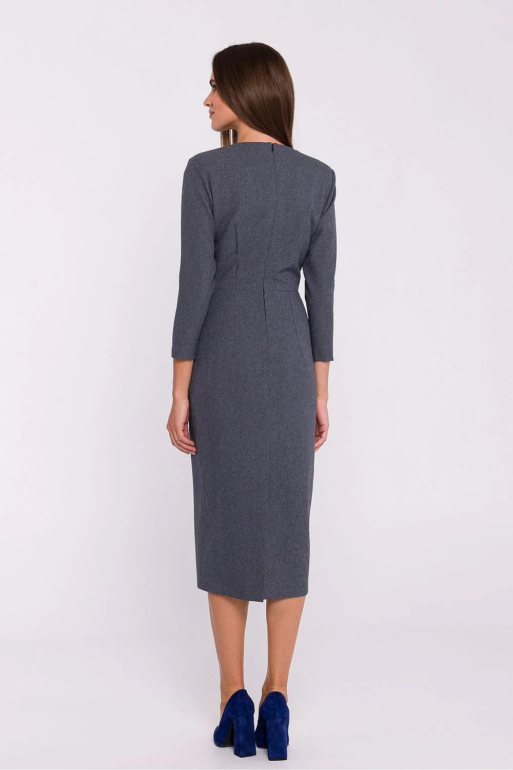 Robe élégante à encolure en V manches 3/4 fleur en relief en tissu gris femme coupe crayon longueur midi
