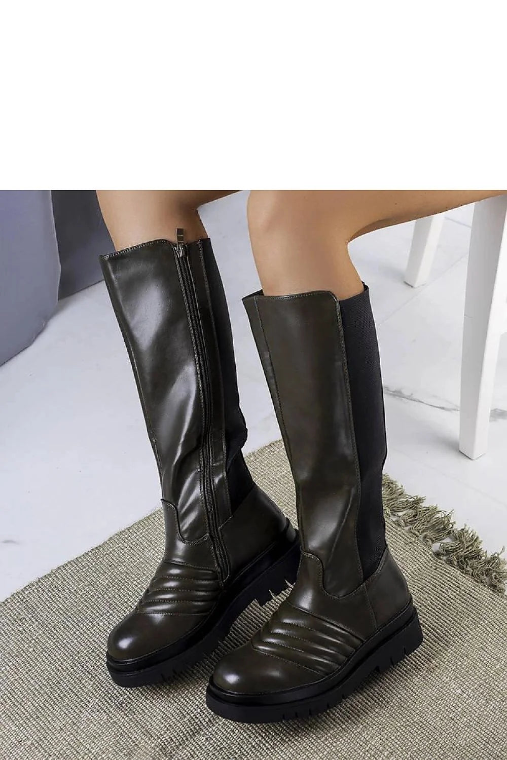 Bottes hautes femme style militaire moderne élégante cuir synthétique noir talon renforcé doublure confortable