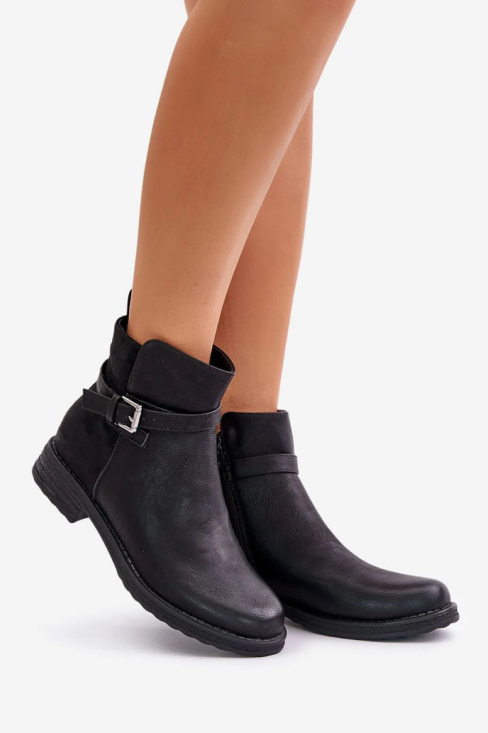 Bottines femmes design moderne élégant cuir artificiel noire boucle métallique zip latéral semelle caoutchouc coupe cheville confortable isolation intempéries