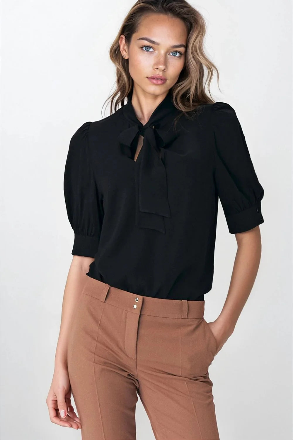 chemisier femme noir col lavallière nouée décolleté élégant manches bouffantes mi longues poignets boutonnés viscose fluide coupe cintrée