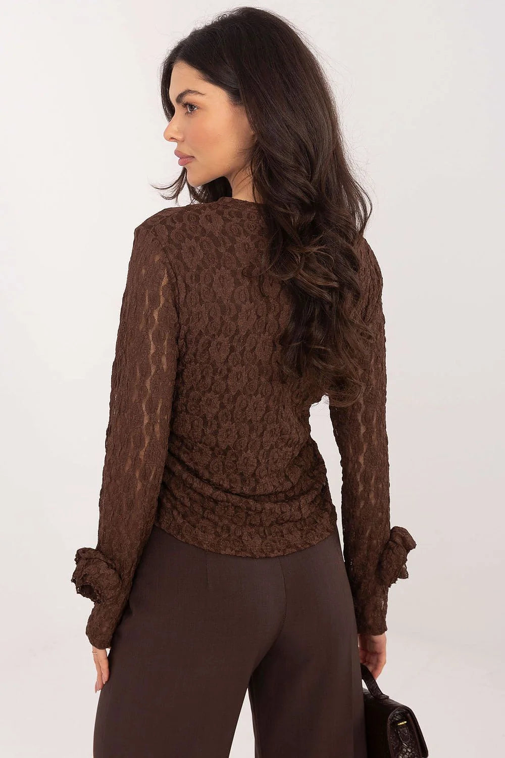 blouse dentelle florale chocolat marron manches longues transparentes col rond ajustée doublée viscose élasthanne ornées rosaces élégante confortable