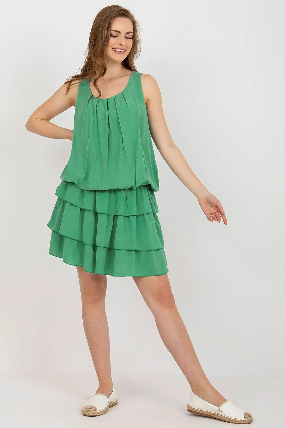 Robe de jour Och Bella sans manches en viscose 100% élastique taille élastique volants design ruffled trapèze verte printemps été