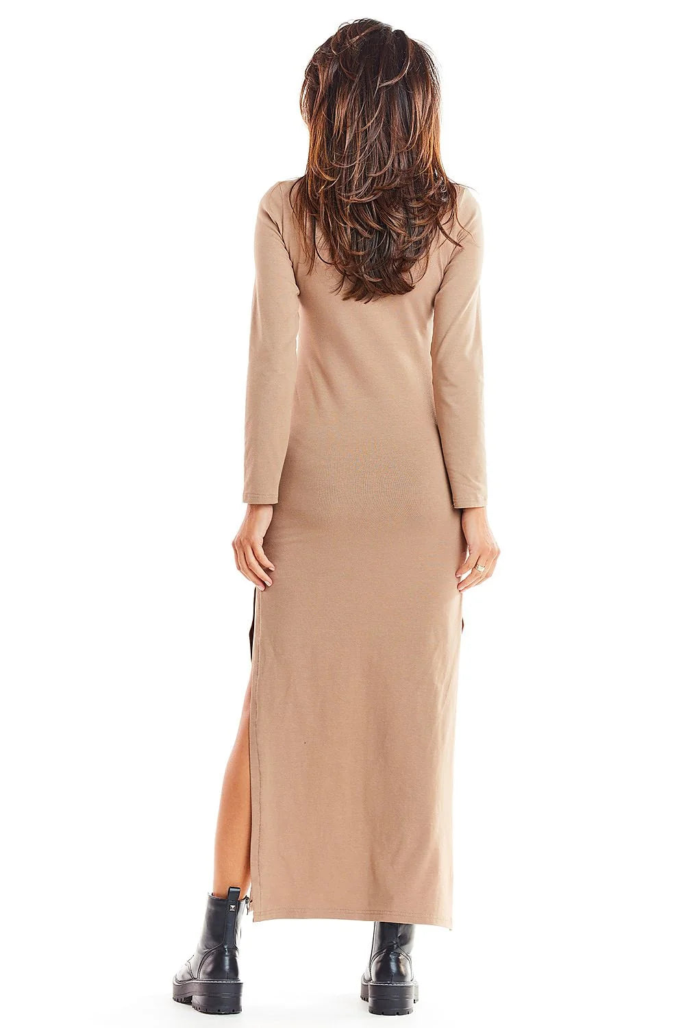 robe longue coton stretch beige camel coupe droite ajustée manches longues encolure ronde fente latérale haute écusson brodé polyvalente chic