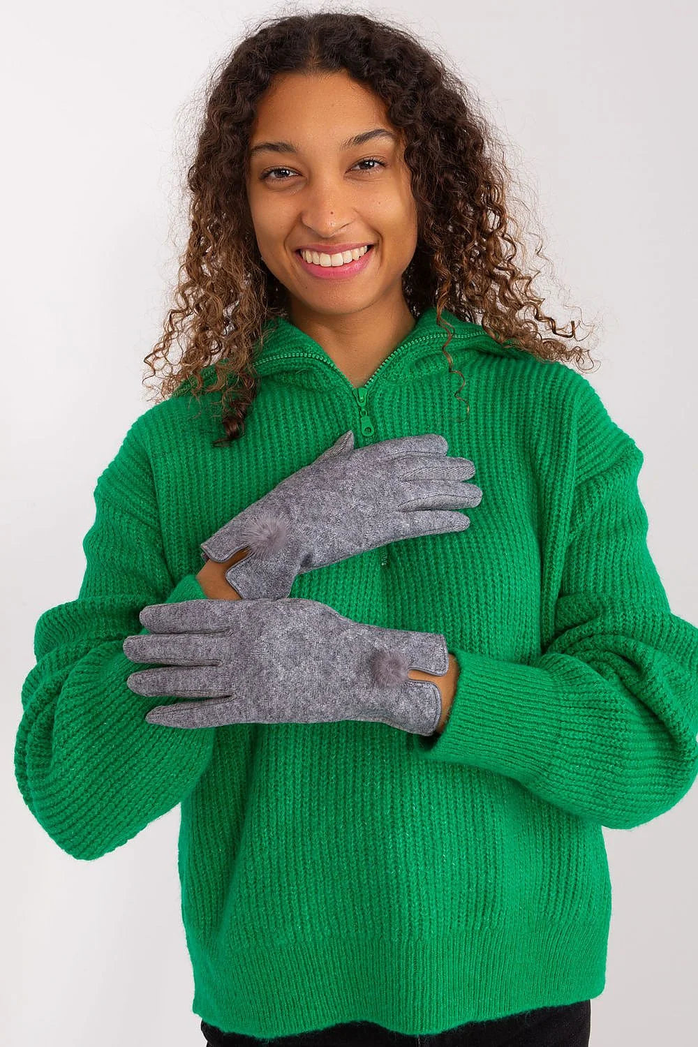 Ensemble pull et gants élégant pour femmes couleur verte et grise maille côtelée pompon fourrure faux