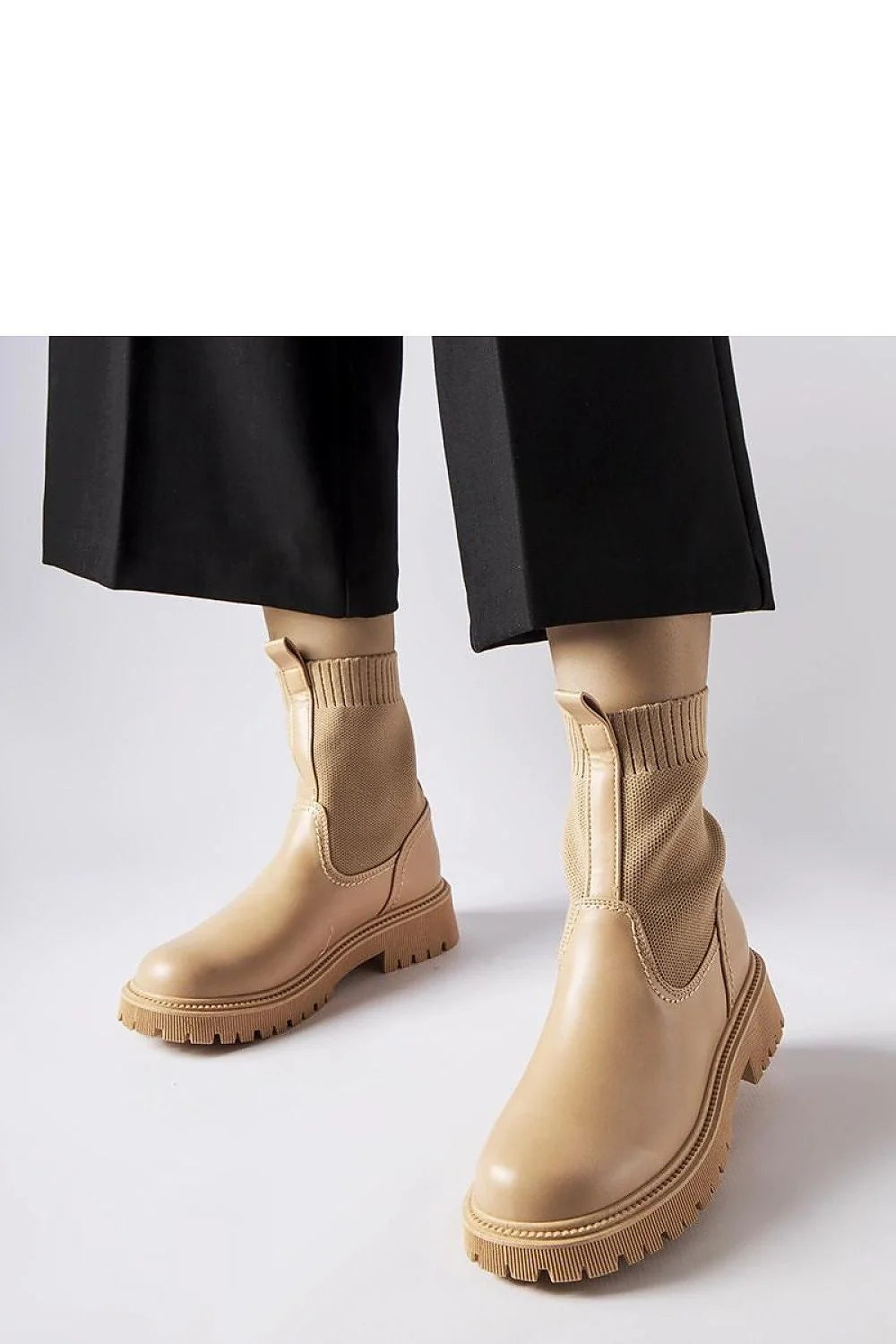 Bottines femmes design moderne style Chelsea beige éco-daim confort adhérence semelle caoutchouc crantée tige haute ajustée manuels urban