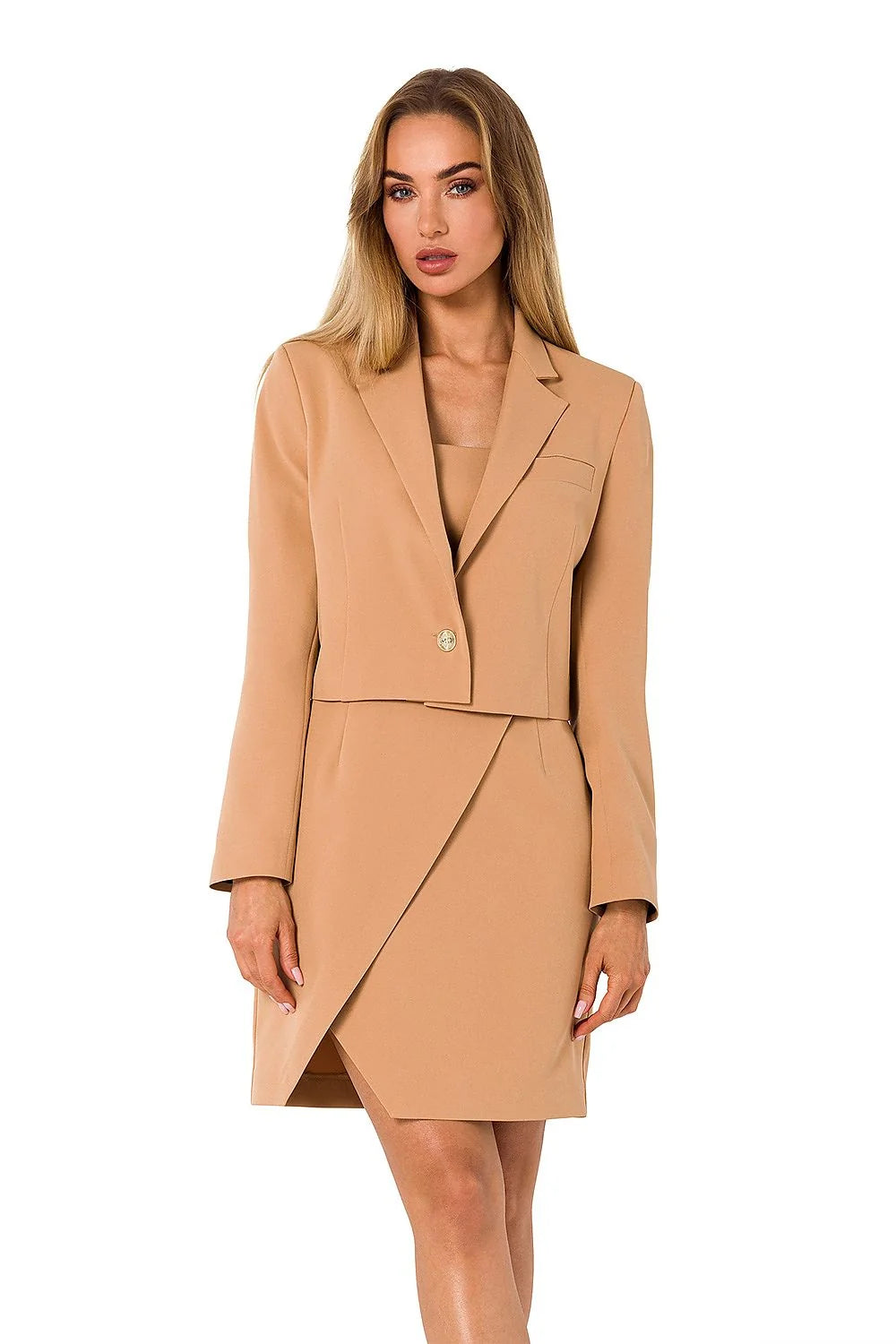 Blazer et robe femme coupe moderne design audacieux couleur vives tissu structuré occasion cocktail style élégant