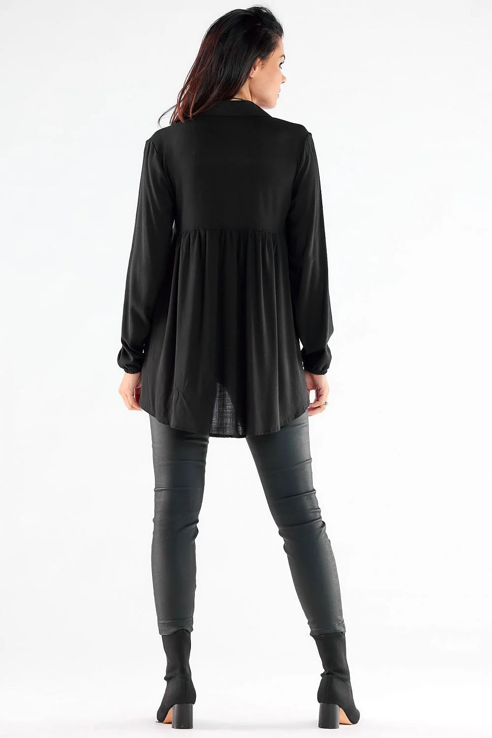 Chemise élégante pour femme longues manches design asymétrique dos allongé style moderne blanc coupe ample