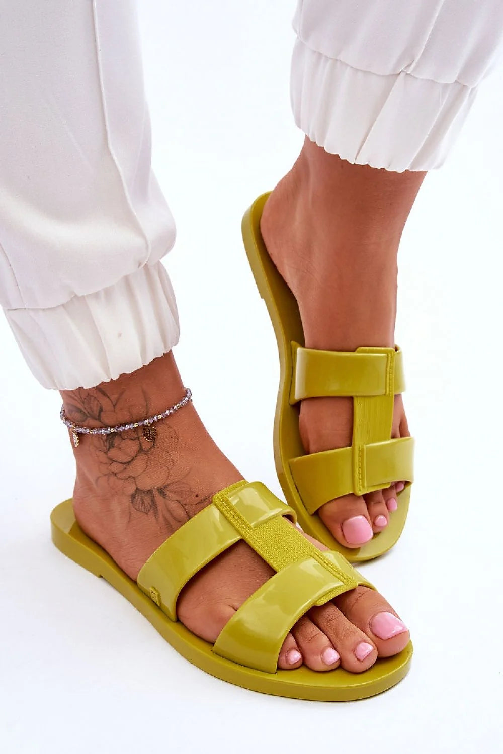 Sandales plates vegan style minimaliste vert olive bride large femmes confortables tongs recyclables sans phtalates