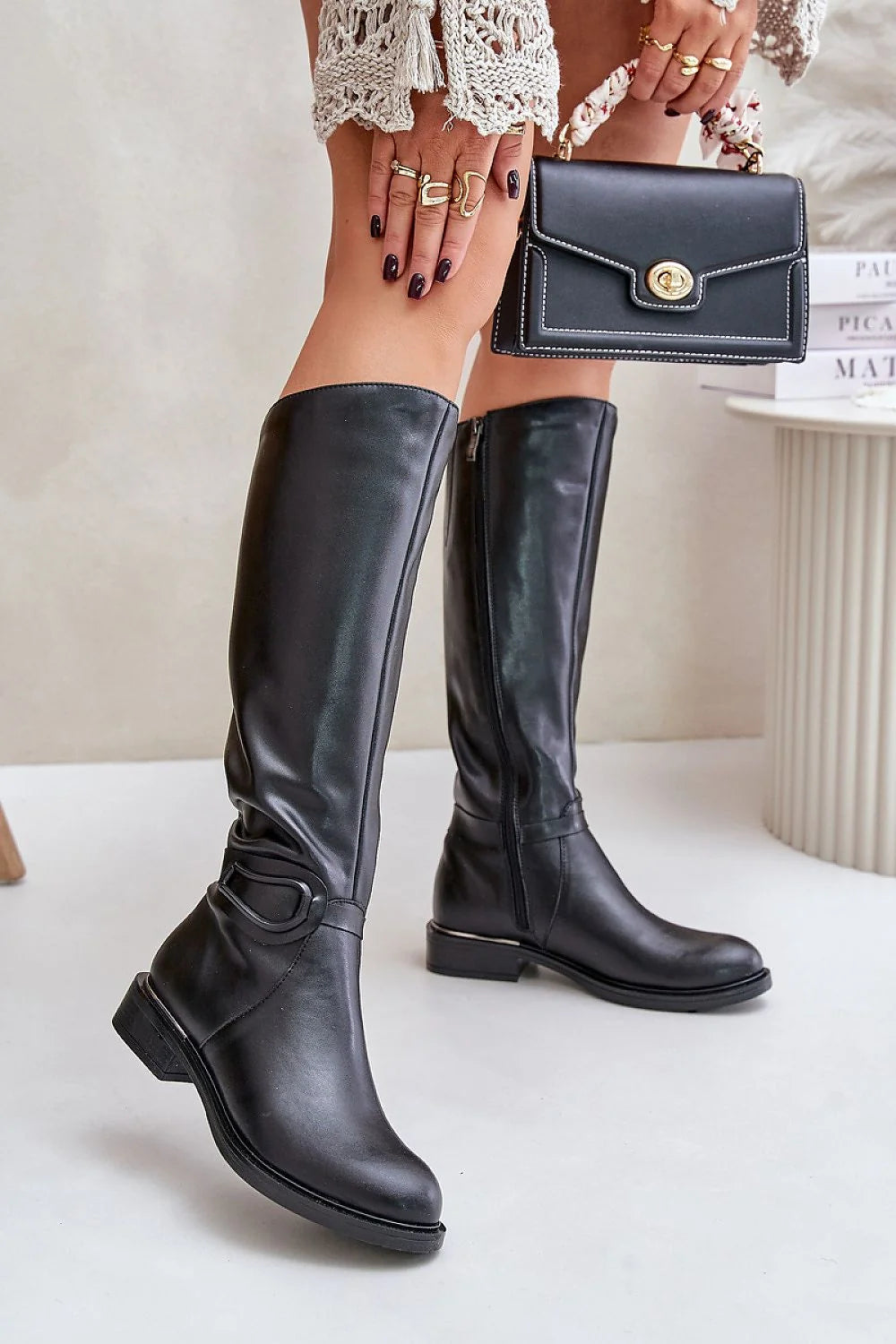Bottes cuissardes élégantes en cuir noir style classique femmes genou talon plat fermeture éclair occasion spéciale
