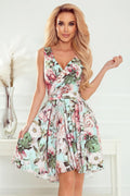 Robe de cocktail asymétrique dos long encolure V ceinture fleurs roses fond menthe polyester élasthanne taille ajustable femme