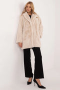 Manteau féminin en fausse fourrure élégant style moderne longueur mi-cuisse blanc crème occasion hiver automne travail soirée