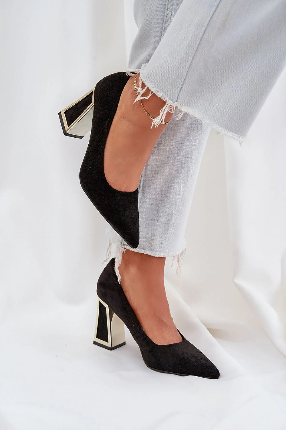 Escarpins élégants pour femmes en suédine noire talon bloc doré style moderne occasion spéciale confortable journée soirée