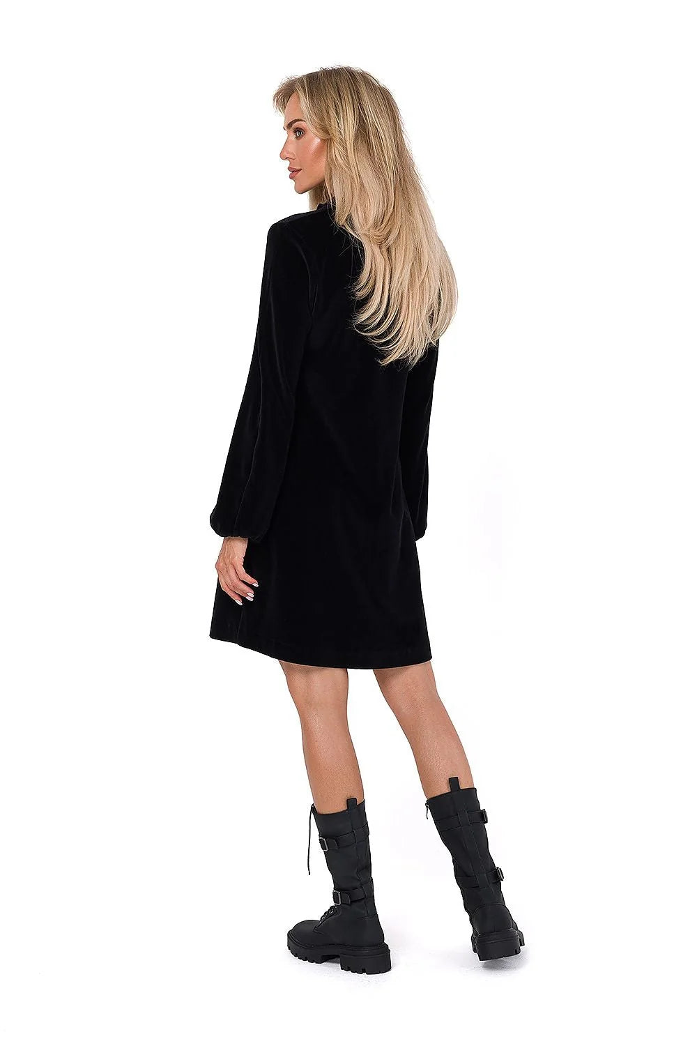 robe velours noire courte trapèze fluide élégante manches longues col V tombé velouté bouffantes minimal chic polyvalente intemporelle