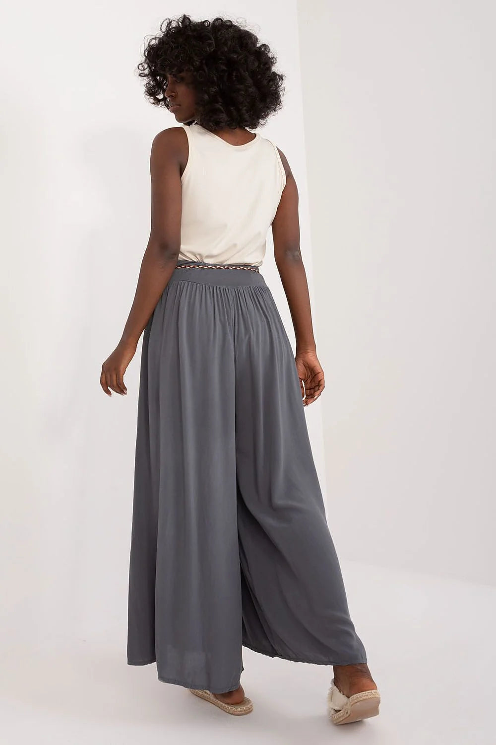 Pantalon femme Och Bella viscose haute taille jambes larges ceinture décorative noeud elastique couleur grise neutre bohème