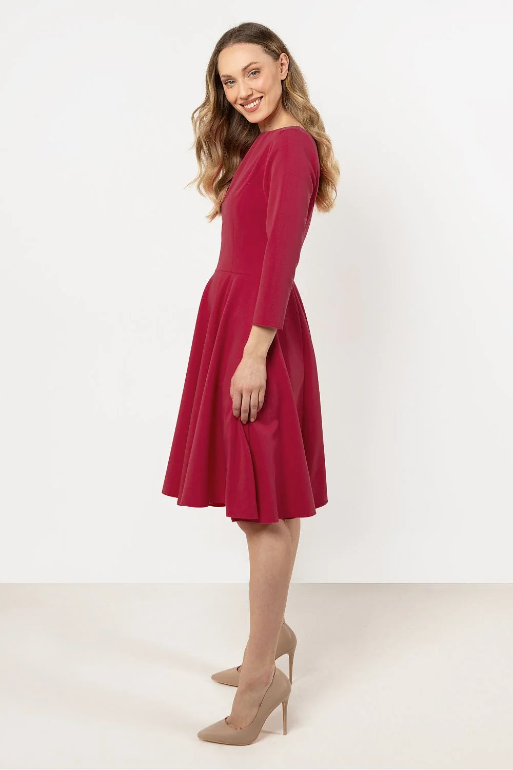 Robe de jour élégante pour femme couleur rouge coupe patineuse manches 3/4 waist cintré matière douce et confortable