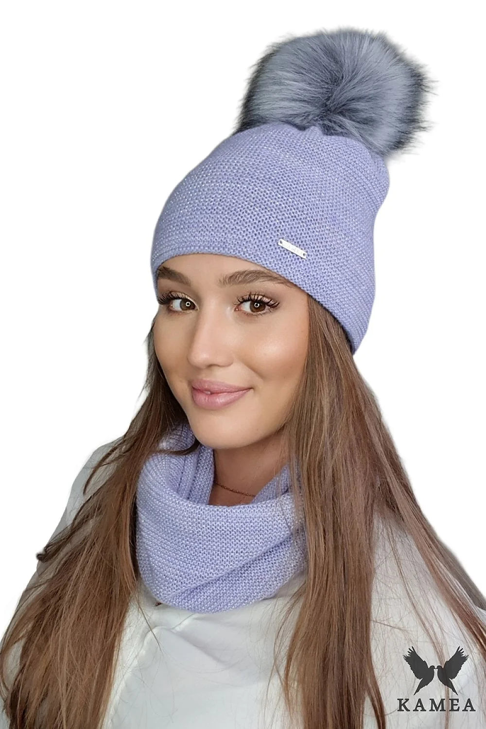 Ensemble hiver élégant pour femme en mélange laine alpaga, coloris lavande, bonnet pompon et snood écharpe tendance