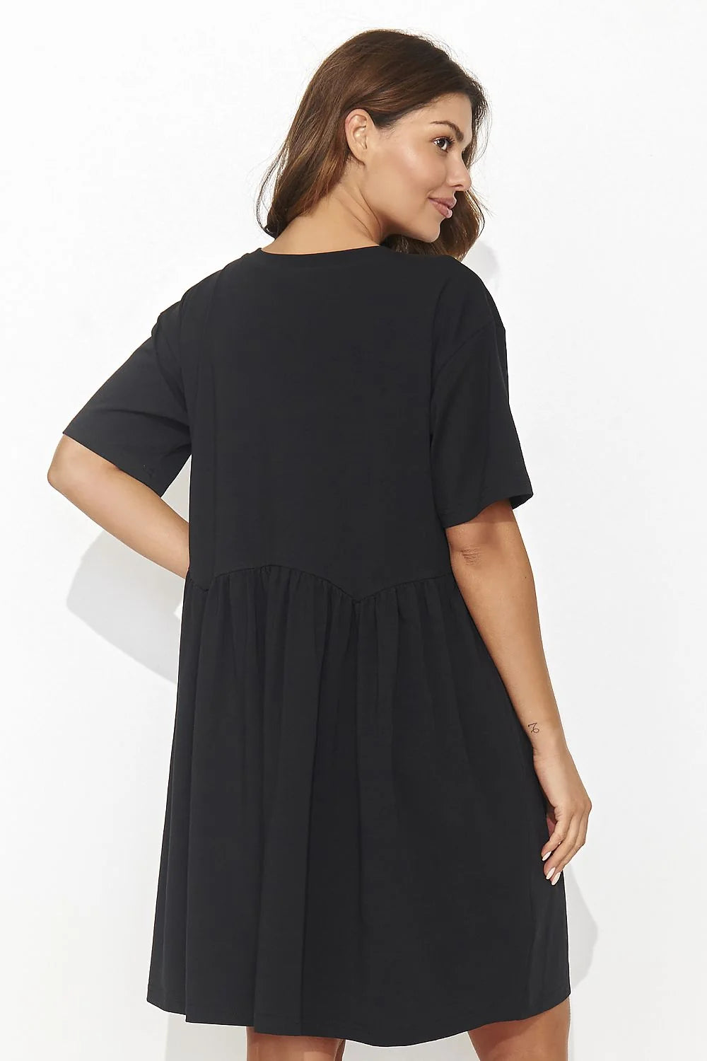 Robe de jour Numinou noire manches courtes col rond finition dorée taille ajustable femme