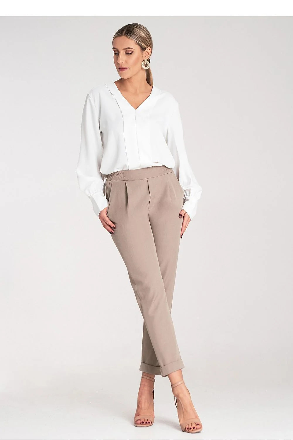 pantalon femme coupe ajustée ourlet retroussé taille haute ceinture élastique polyester elasthanne poches latérales fuselé confortable élégant moderne