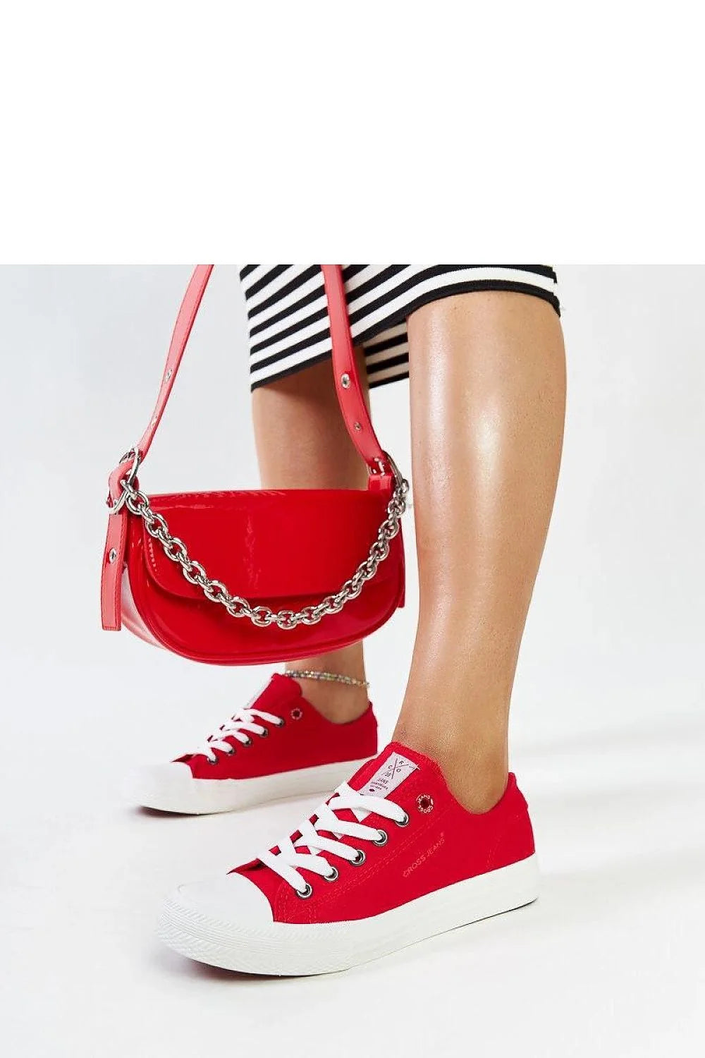 Baskets sneakers basses pour femmes style casual rouge vif toile caoutchouc lacets blancs confortables occasion quotidienne mode moderne