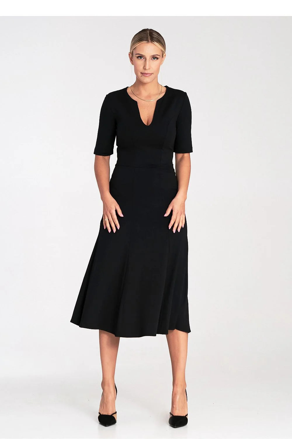 robe midi noire élégante cintrée taille jupe évasée décolleté V discret manches mi longues crêpe extensible viscose polyester elasthanne maintien