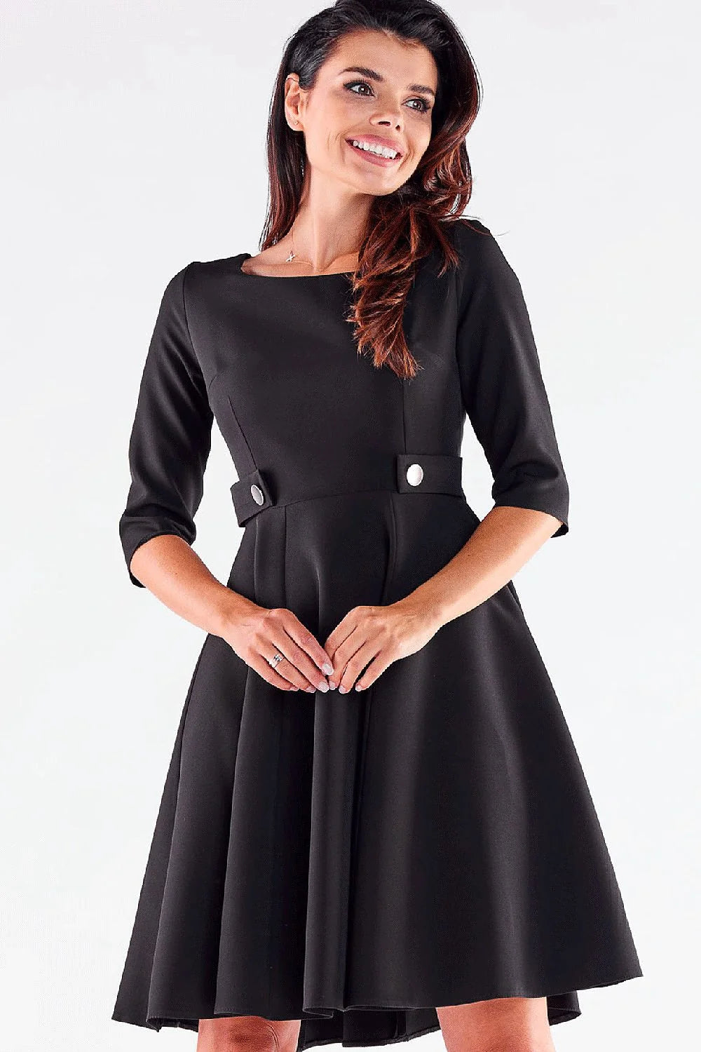 Robe de jour audacieuse couleur rouge vif manches mi-longues silhouette fit and flare ceinture intégrée femme élégance intemporelle mode