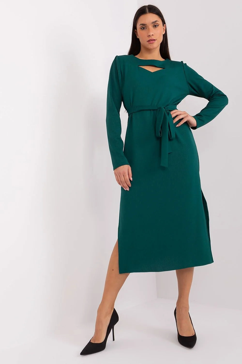 robe midi femme émeraude vert manches longues encolure losange ceinturée nouée ajustable fente latérale maille extensible