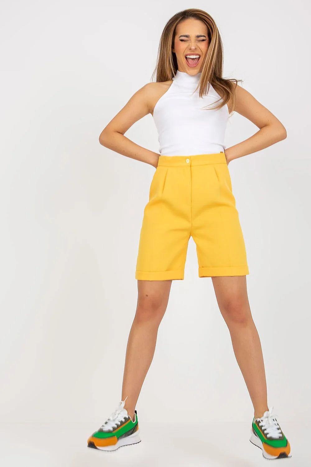 Shorts femme taille haute fermeture glissante bouton bas relevé poches latérales polyester viscose été décontracté