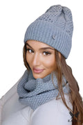 Bonnet Kamea pour femme, hiver automne, gris clair, tricot épais, style moderne, snood inclut, confort, élégance, cadeau idéal
