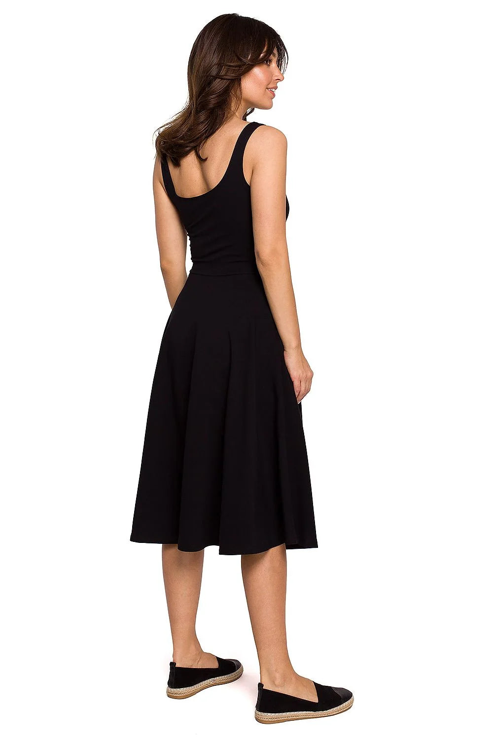 Robe bleue en coton moderne décontractée évasée avec encolure ronde pour femmes élégantes et confortables