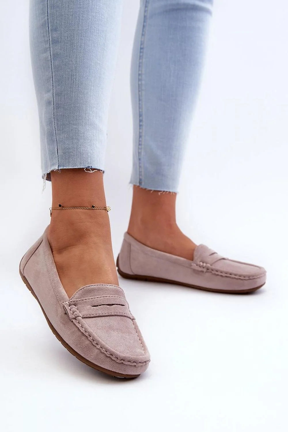 mocassins femmes suède rose poudré basse bout arrondi surpiqûres semelle gomme antidérapante talon plat doublure perforée respirante confortable élégant intemporel