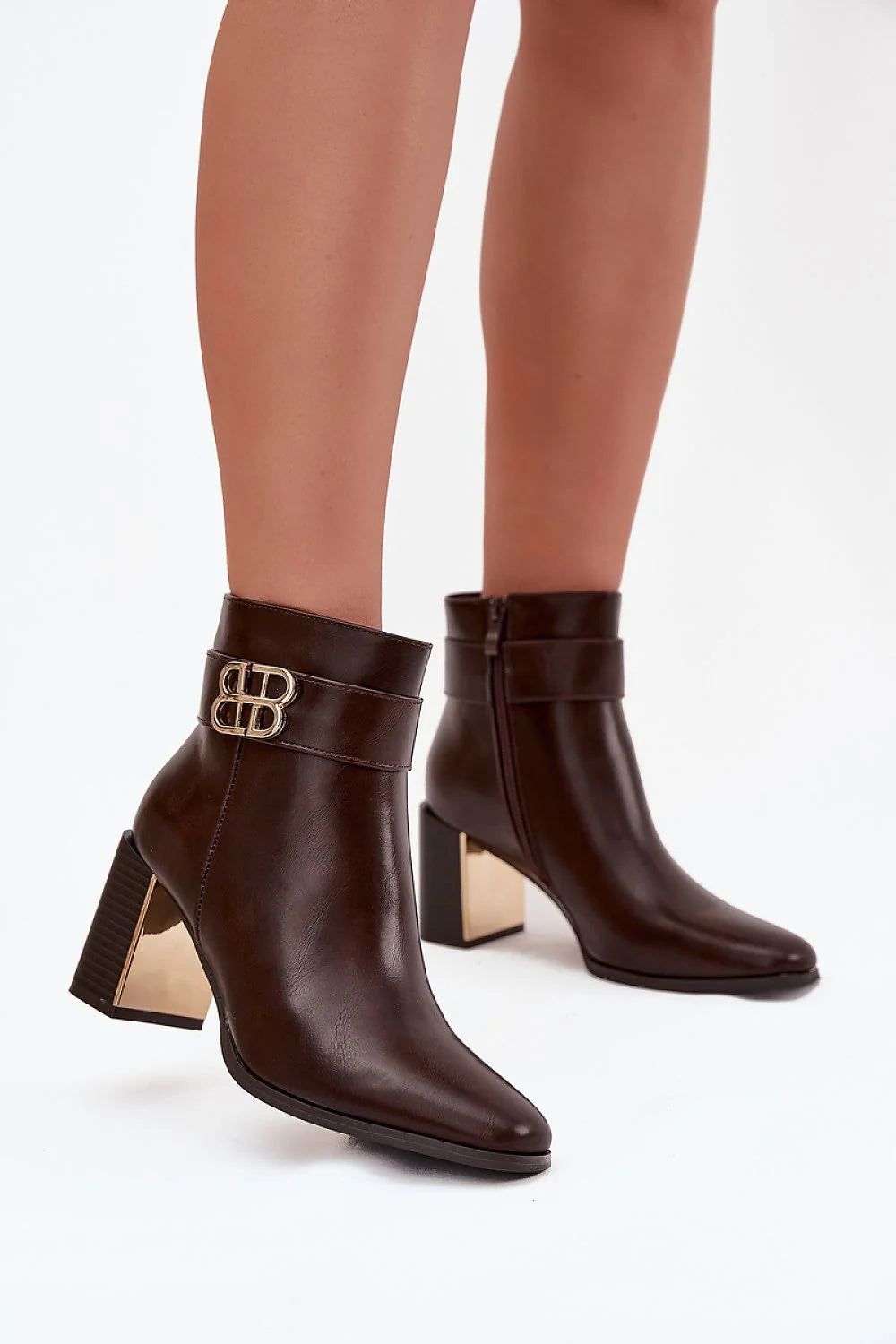 bottines femme cuir artificiel marronfoncé coupecheville boutpointu fermeture éclair talon bloc mihaut insertmétallique doré bride boucledouble chic contemporain