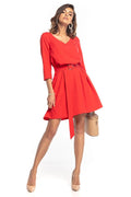robe femme courte ceinturée rouge vif encolure V manches trois quarts jupe patineuse plissée longueur genou taille marquée boucle métallique