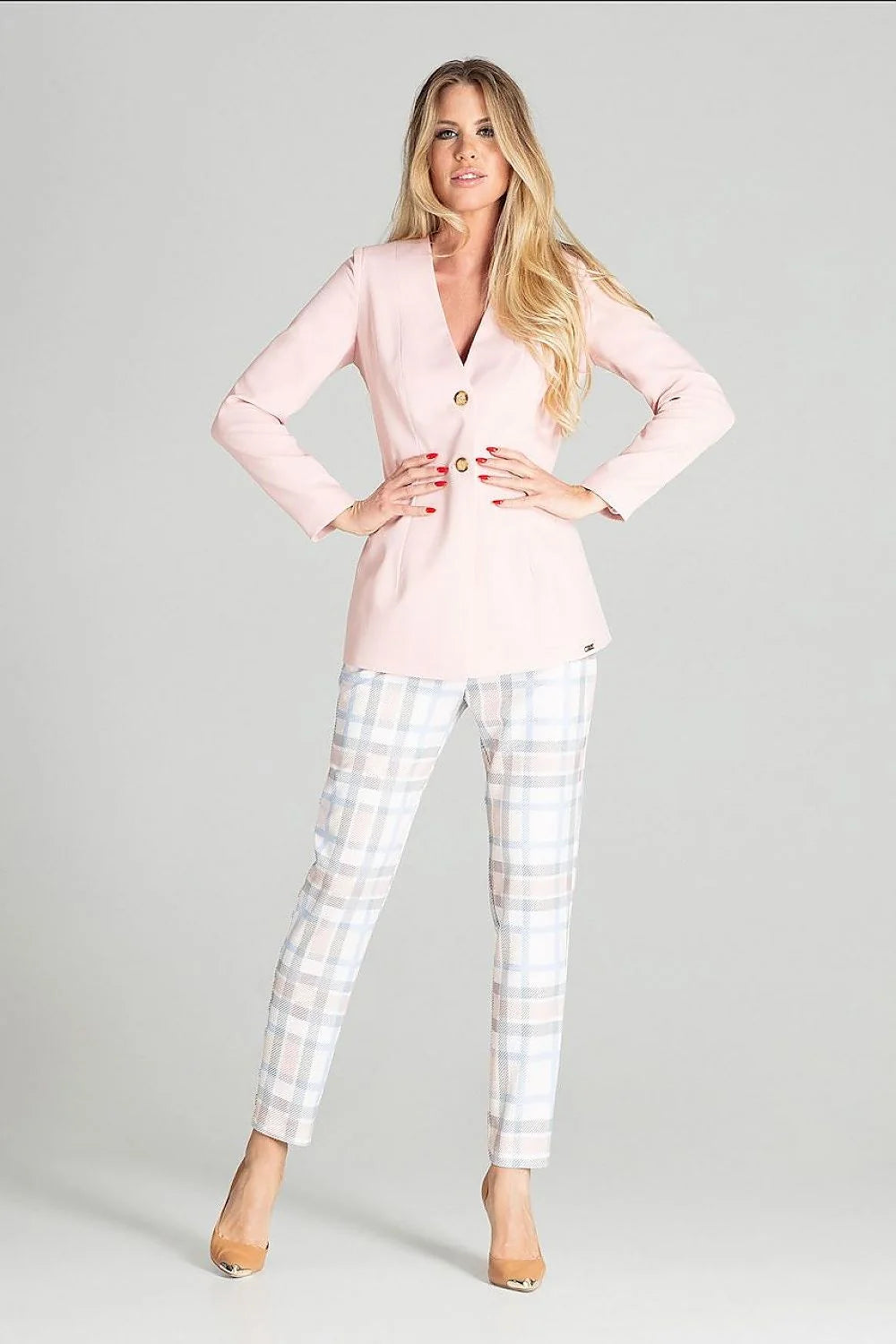 blazer femme bleu clair polyester ajustée cintrée élégant chic professionnel structuré revers boutons dorés manches longues fente épurée coordonné pantalon