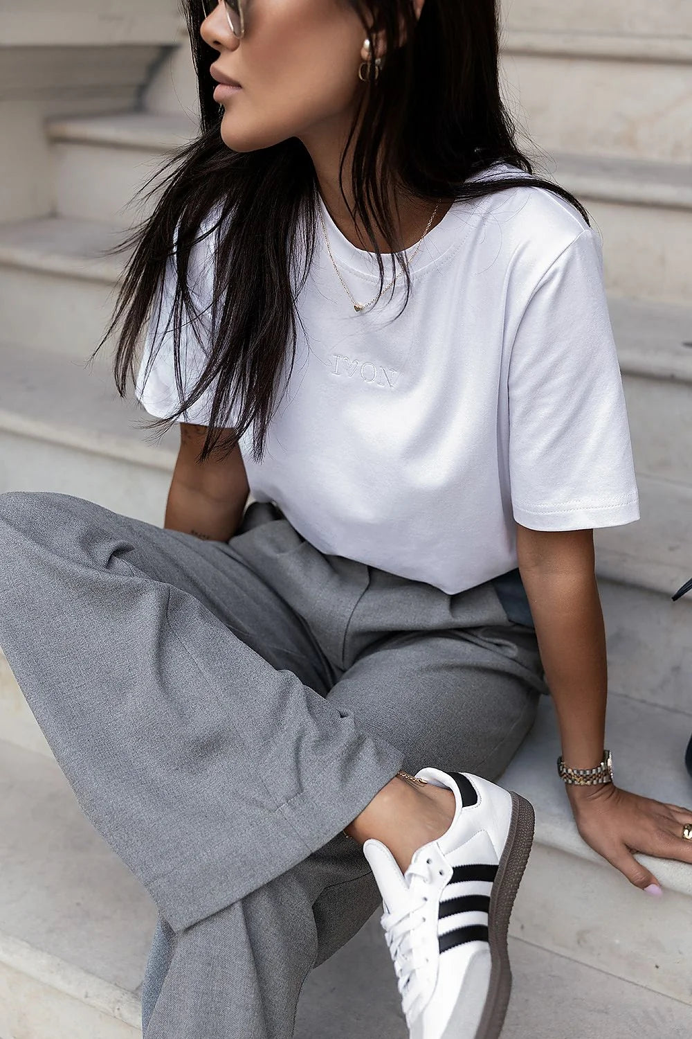 tshirt IVON blanc coton élasthanne coupe droite col rond brodé poitrine confortable stretch doux intemporel élégant