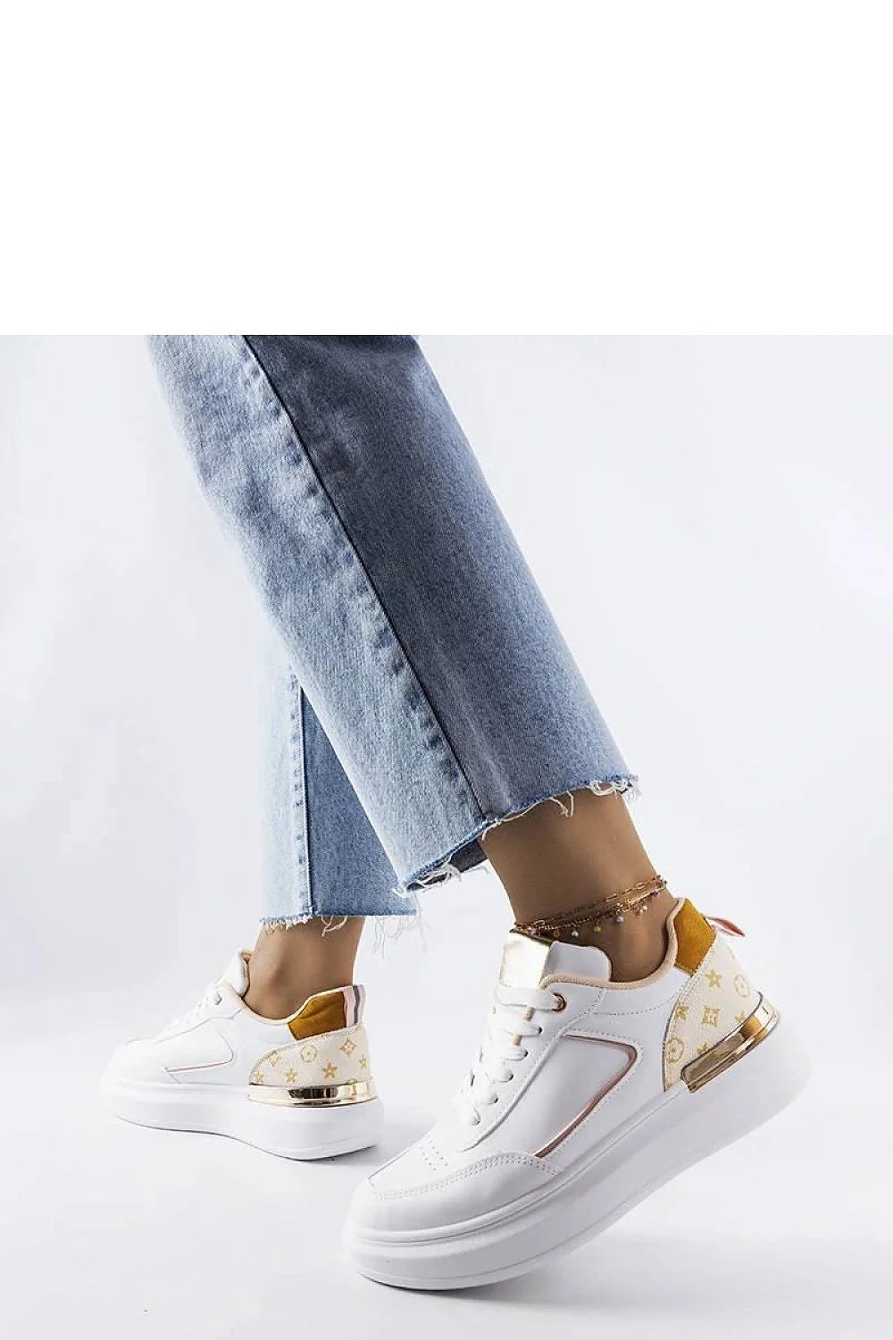 Baskets pour femmes design moderne élégant cuir blanc doré motifs étoilés semelle caoutchouc blanche