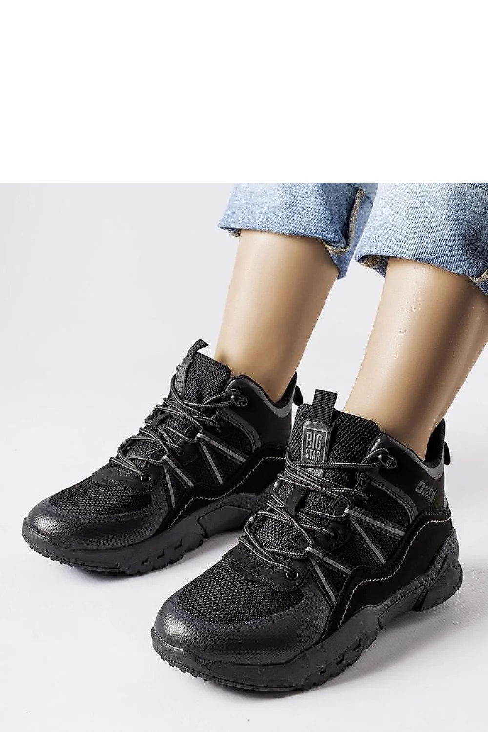 Bottes trappeur Solea design sportif moderne couleur noire tige mesh cuir synthétique lacets renforcés semelle caoutchouc motif adhérence hauteur cheville finitions contrastantes étiquette logo femme