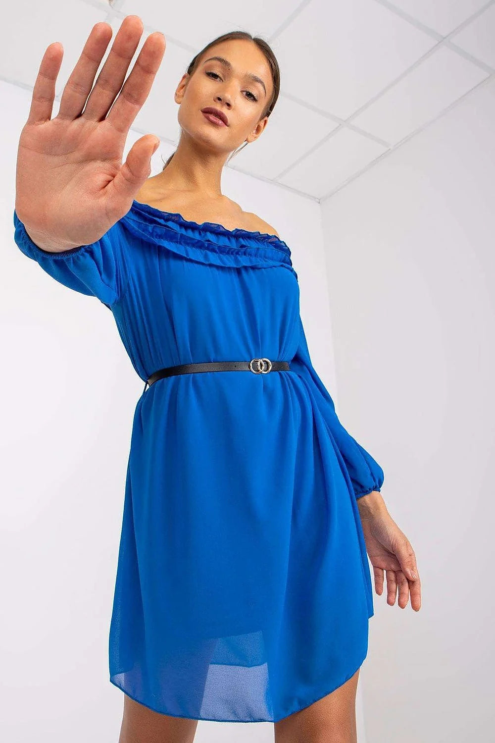 Robe femme élégante manches longues décolleté espagnol ceinture noire tissu léger couleur bleu vif