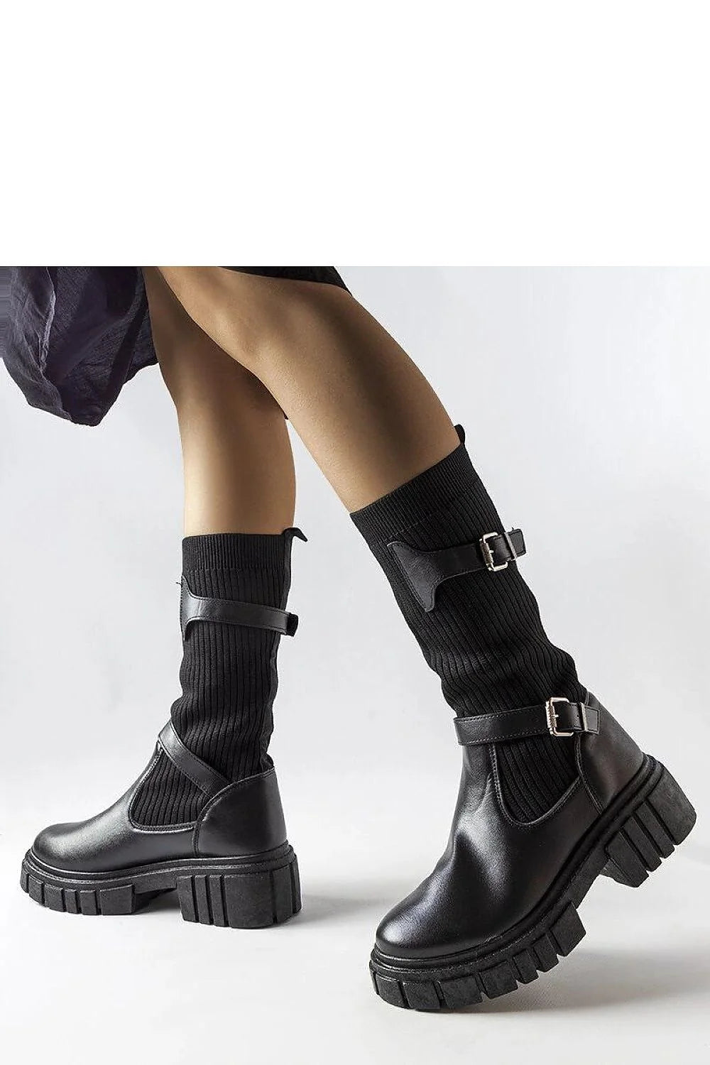 Bottes cuissardes en cuir noir moderne avec semelle épaisse pour style urbain et tendance