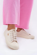 Baskets pour femme élégantes et confortables design contemporain couleur beige clair coupe basse style tennis fabriquées en textile semelle caoutchouc pour quotidien