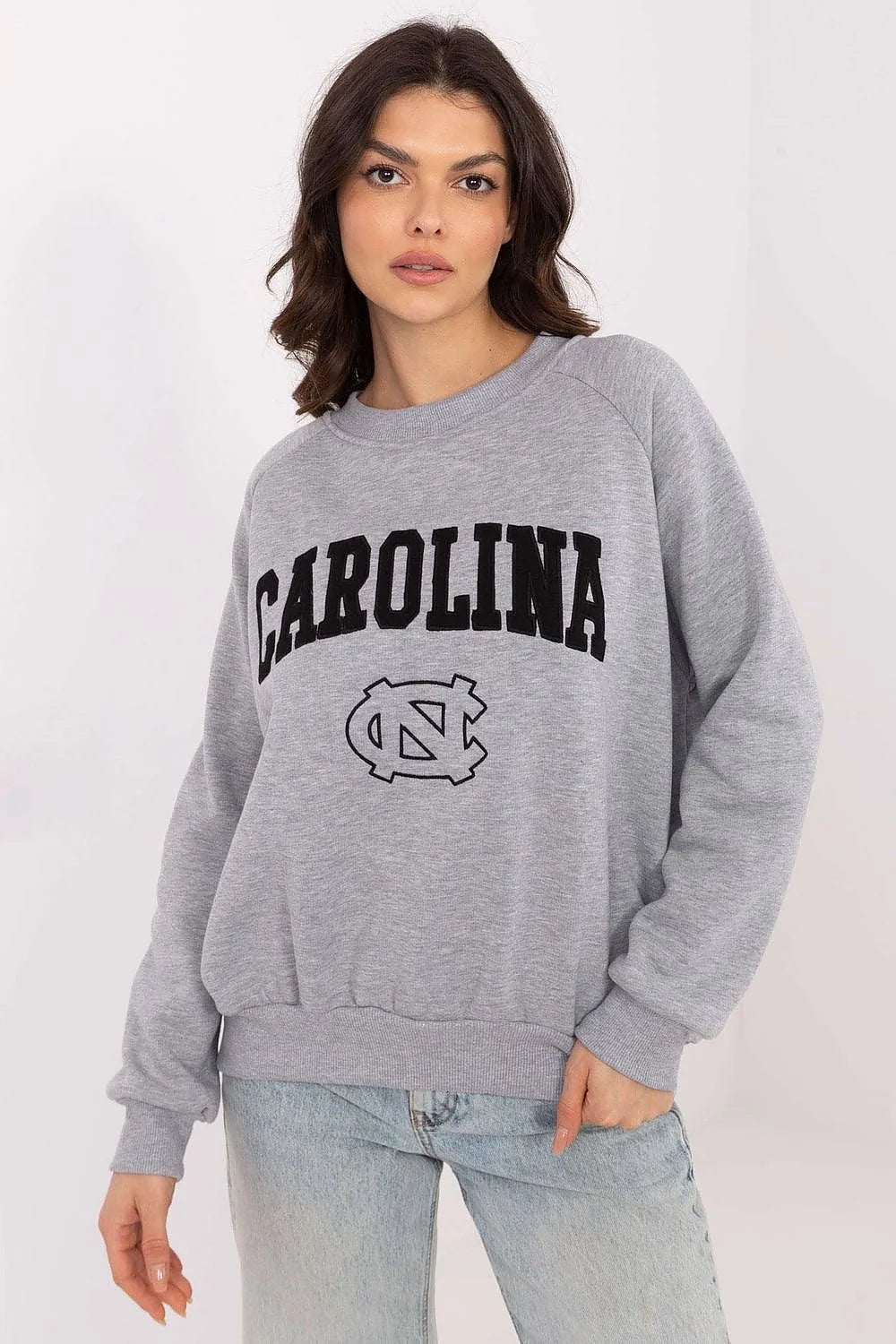 Sweatshirt femme style universitaire design sportif Carolinas coton mélange gris chiné manches raglan col rond logo authentique