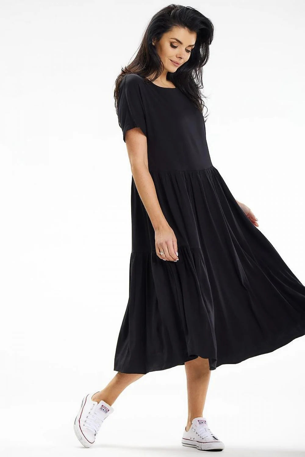 Robe femme été 2023 style décontracté noire matière douce longueur midi manches courtes encolure ronde femmes élégance confort