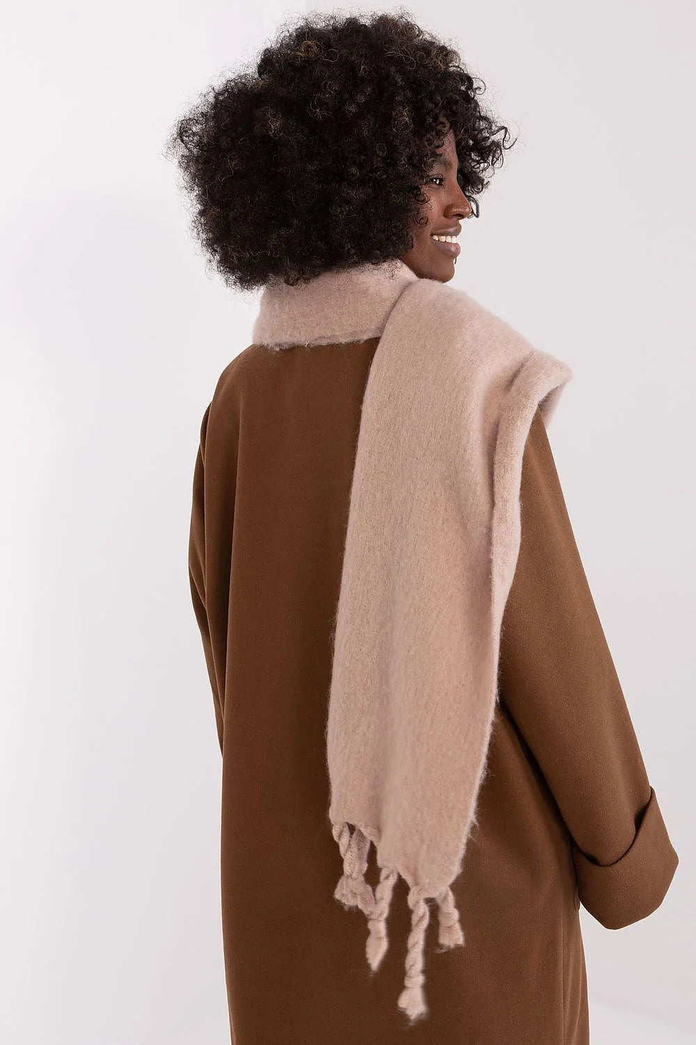 Écharpe longue en laine design simple style élégant franges tressées couleur beige clair femme automne hiver