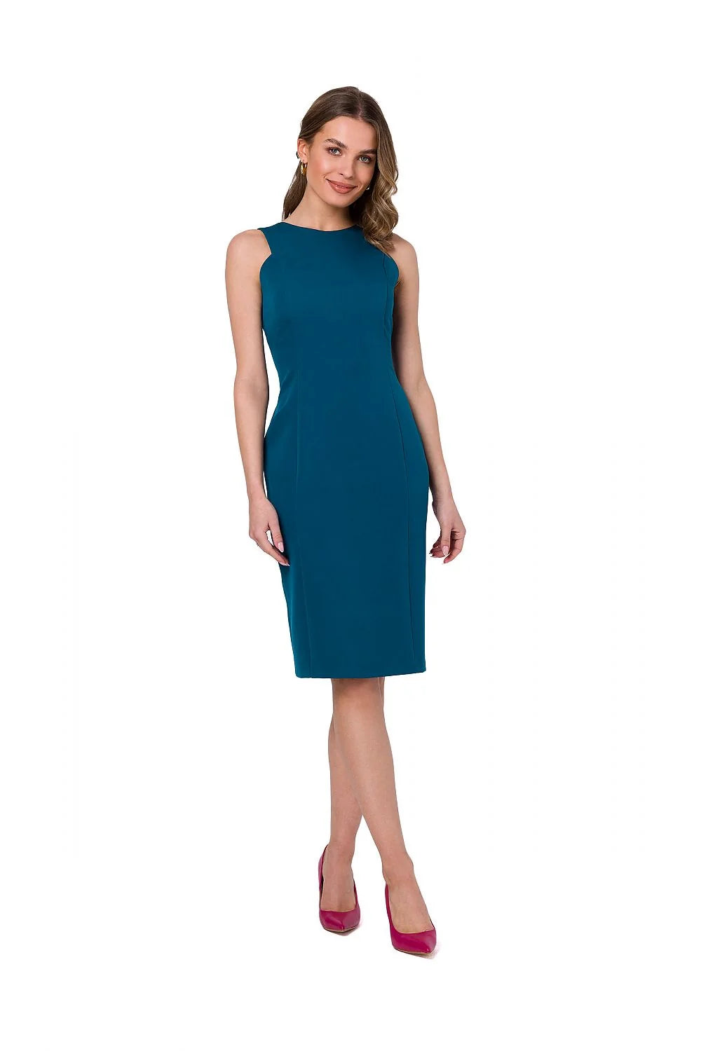 Robe de jour élégante sans manches en satiné polyester rose pâle ajustée épaules larges genoux femme