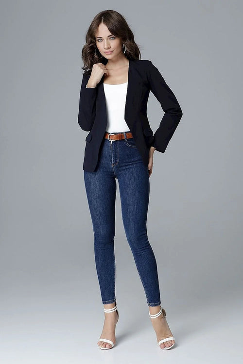 Blazer femme noir chic ajusté en tissu élégant pour un style moderne et décontracté